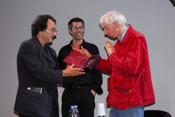 * Albert DUPONTEL remettant le Papillon d'Argent / Hommage à Michel DEVILLE pour son oeuvre cinématographique en présence de Dominique OLIER. *