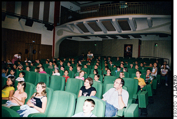 * Projections des films ouverts aux scolaires comme 'JIBURO' ou 'Zaina' au Colisée de La Madeleine *